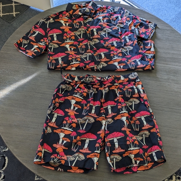 Rare Men's Massive Mushroom Pattern Festival Outfit Button Down Shirt and Shorts - Picture 7 of 7